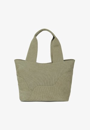 Lichtolijfgroene draagtas gemaakt van textuurstof. Voorzien van gebogen naden en twee stevige handvatten. Open bovenkant ontwerp met een ruime binnenkant.