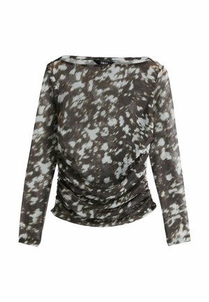 Bluză transparentă cu mâneci lungi, cu un model abstract alb-negru, părți șnuruite și decolteu larg tip barcă.