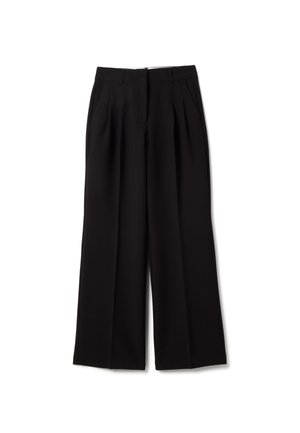 Pantaloni neri a gamba larga con pieghe frontali, passanti per cintura, tasche laterali e chiusura frontale nascosta.