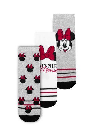 Drei Paar Socken: ein weißes Paar mit schwarzen und roten gestreiften Akzenten, ein graues Paar mit schwarzen und roten Silhouetten von Minnie Mouse, und ein graues Paar, das das Gesicht von Minnie Mouse zeigt.