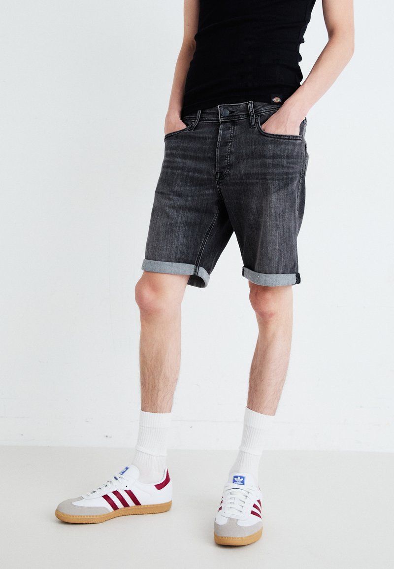 Jack & Jones JJIRICK JJORIGINAL - Shorts di jeans - black denim