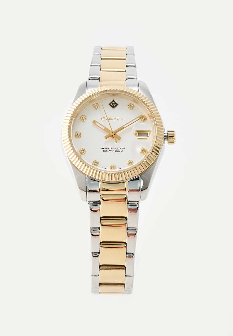 Tvåtonad guld- och silverfärgad GANT klocka med diamantmarkörer, flutad bezel, datumfönster och metallarmband. Vattentålig ner till 100 meter.