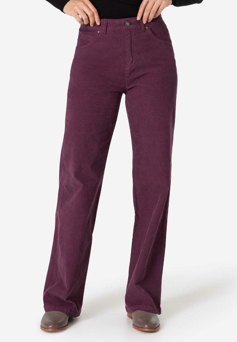 Cordhosen in tiefem Pflaumenfarbton, mit einem klassischen Design, hoher Taille, lockerer Passform, fünf Taschenstil und Metallknopfverschluss.