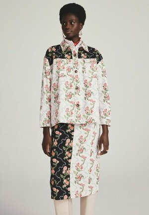 TWILL REGULAR FIT - Vasaras jaka - rose flutter