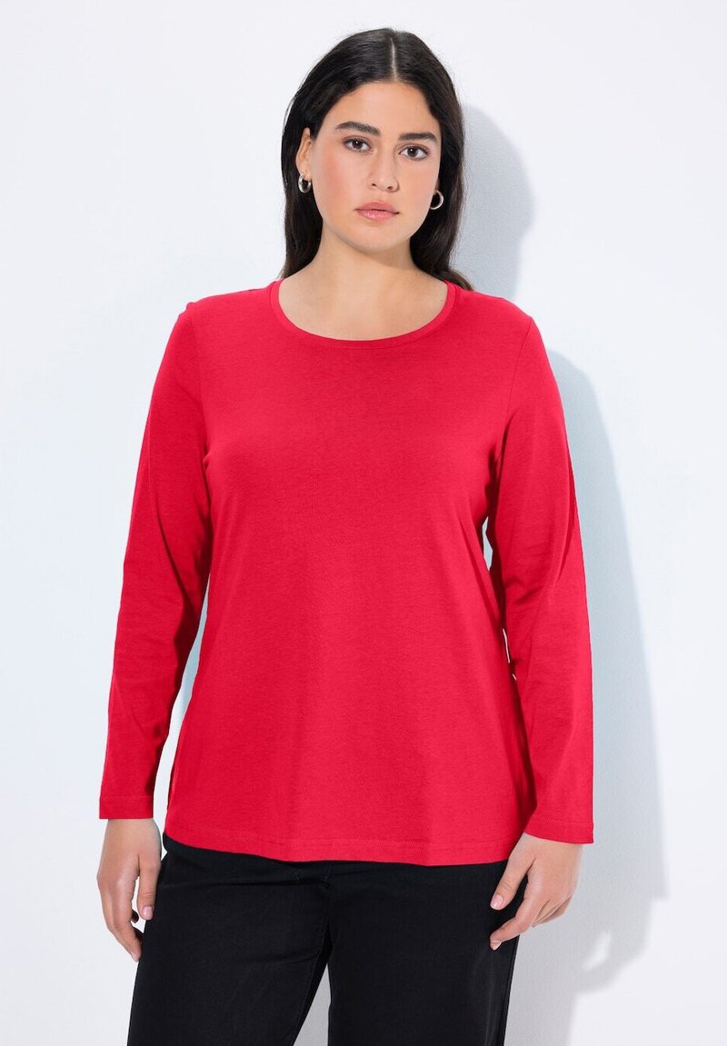 Rotes Baumwolloberteil mit langen Ärmeln, rundem Ausschnitt, glatter Textur und lockerer Passform. Geeignet für den Freizeitlook oder zum Layering.