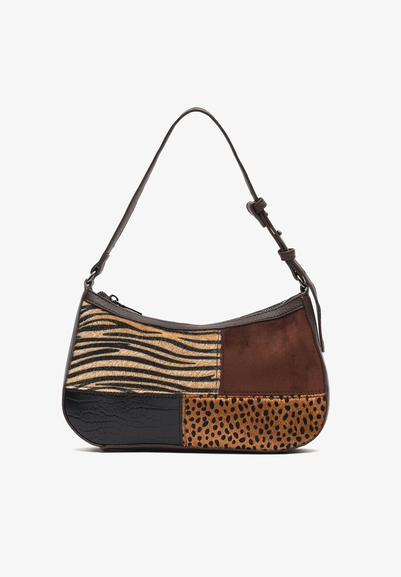 Brązowa i czarna torba na ramię z mieszanych materiałów, z paskami zebry, printem lamparta oraz jednolitymi brązowymi i czarnymi sekcjami.