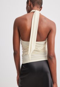 NA-KD MIT KNOTEN-DETAIL - Top - offwhite