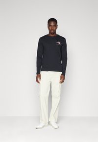 GANT MEDIUM ARCHIVE SHIELD - Maglietta a manica lunga - black