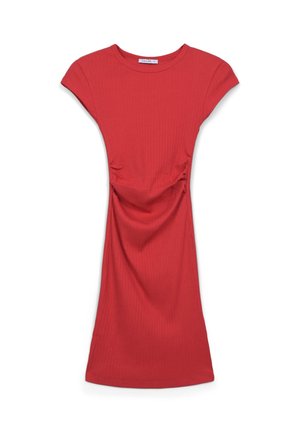Robe rouge c ôtelée et ajustée avec des manches courtes, détails froncés sur les côtés et ourlet à mi-genoux, fabriquée en mélange de coton extensible.