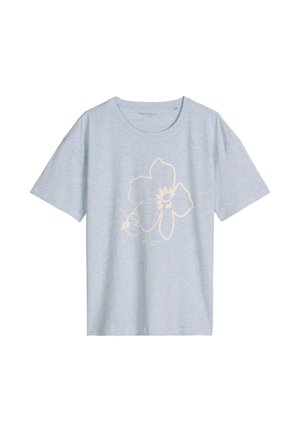 Lichtblauw katoenen T-shirt met korte mouwen en een crèmekleurige omlijning van twee grote bloemen aan de voorkant.