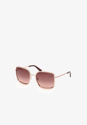 Lunettes de soleil carrées avec monture en métal rosé et verres dégradés marron, présentant des bords texturés et des branches marron.