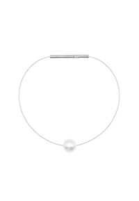 Collana choker in filo d'argento con una perla bianca centrale. Design minimalista con una superficie liscia e una chiusura cilindrica.