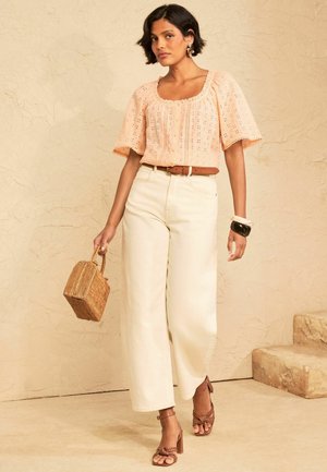 Love & Roses, REGULAR FIT - BRODERIE SCOOP NECK BLOUSE - Bluse - peach pink