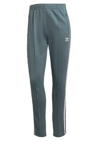 Pantaloni sportivi verde scuro con cinturino elastico, cerniere laterali e strisce bianche lungo i lati. Presentano un logo Adidas in bianco.
