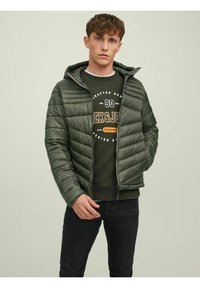 Jack & Jones JJEHERO PUFFER HOOD - Zimní bunda - rosin