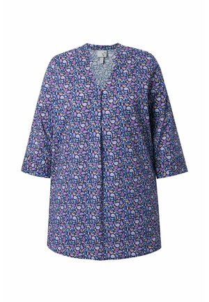 Túnica azul con mangas tres cuartos, escote en V y un patrón denso de cachemira en tonos púrpura, rosa y blanco.