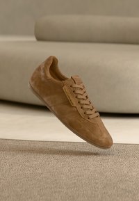 Επιλέχθηκε, golden-coloured brown/cognac/honig