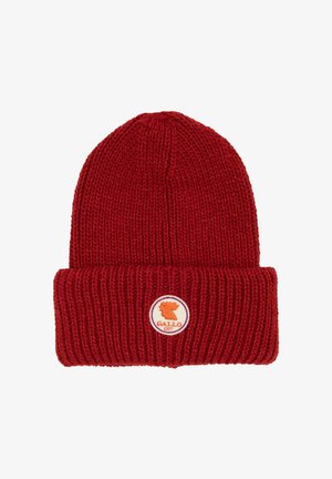 Cappello berretto rosso lavorato a maglia con risvolto. Presenta una toppa circolare con il logo che mostra il profilo di un leone con la scritta "Gallo 1927".