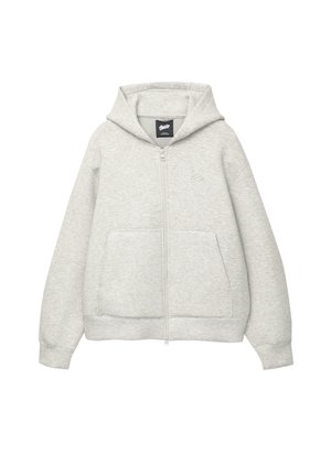 Siva zip-up kapuca iz mehkega blaga s sprednjim žepom, kapuco z vrvico in majhno logotipom na predelu prsi.