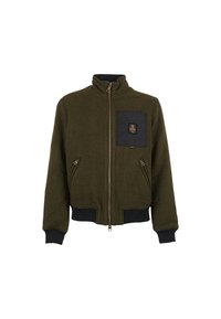 Giacca bomber verde oliva con colletto alto, chiusura frontale con zip, patch tasca blu navy e polsini e vita a coste. Due tasche frontali diagonali.