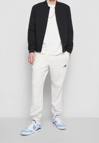New Balance Pantalones deportivos - mottled light grey