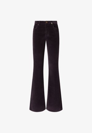 Pantaloni a zampa d'elefante in corduroy di colore viola scuro, con vita alta, tasche frontali e dettagli con bottone in ottone. Texture morbida e motivo a coste.
