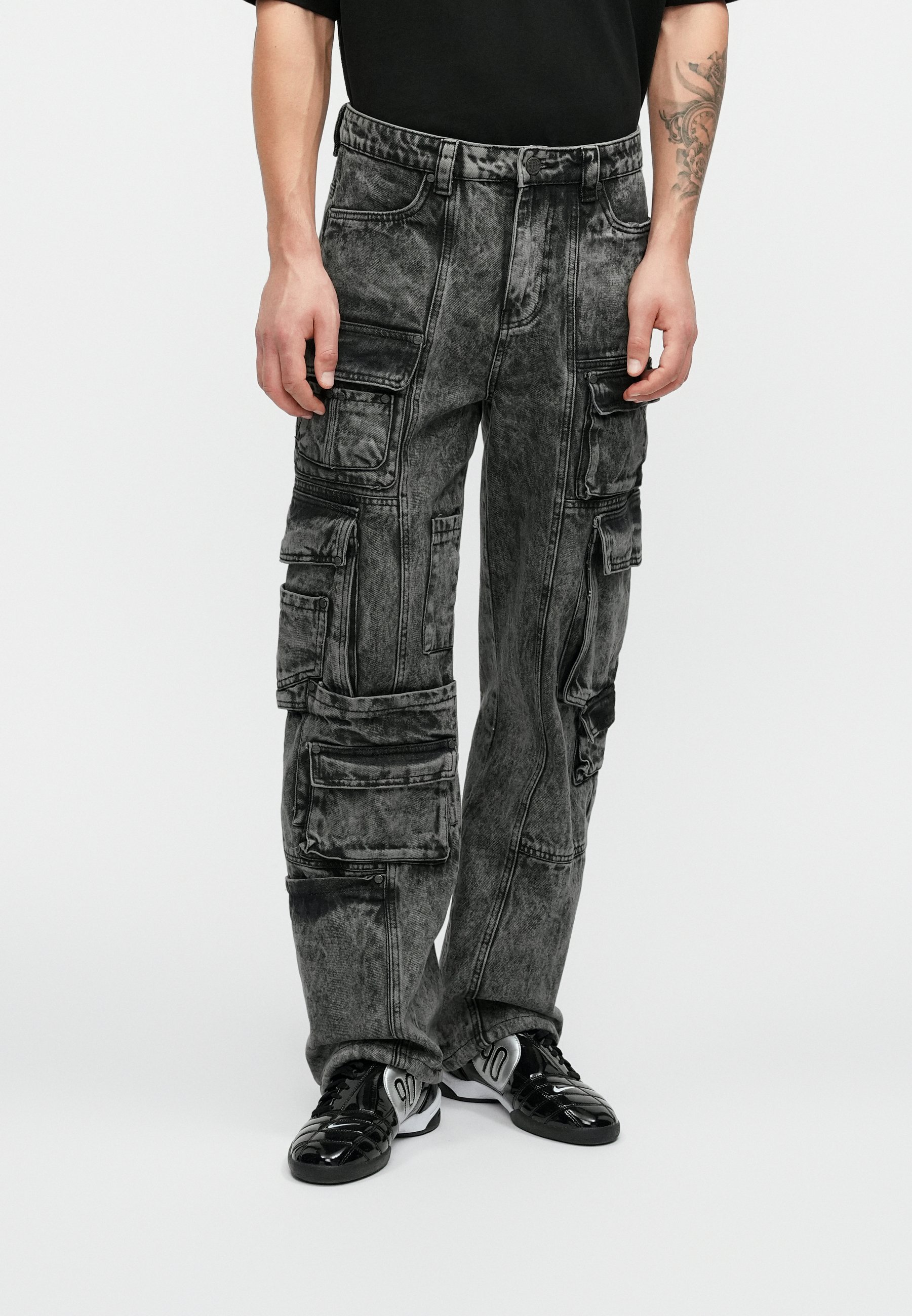 FAVELA MULTI POCKET - Cargo trousers - black washed/black - Zalando