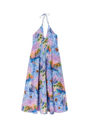 Robe dos nu bleue et violette à col halter avec imprimé tropical de palmiers, cabanes, tortues et oiseaux, avec un décolleté en V profond et une jupe fluide.