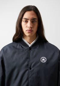 Converse RETRO CHUCK VARSITY JACKET - Bomberjacks - black