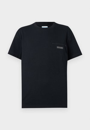 T-shirt noir à manches courtes avec col rond et petite poche zippée sur le côté gauche de la poitrine, ornée d'un écusson avec le logo Columbia.