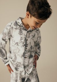 Next SINGLE BUTTON THROUGH FAMILY CHRISTMAS   - REGULAR FIT - Pyžamová sada - grey deer print
