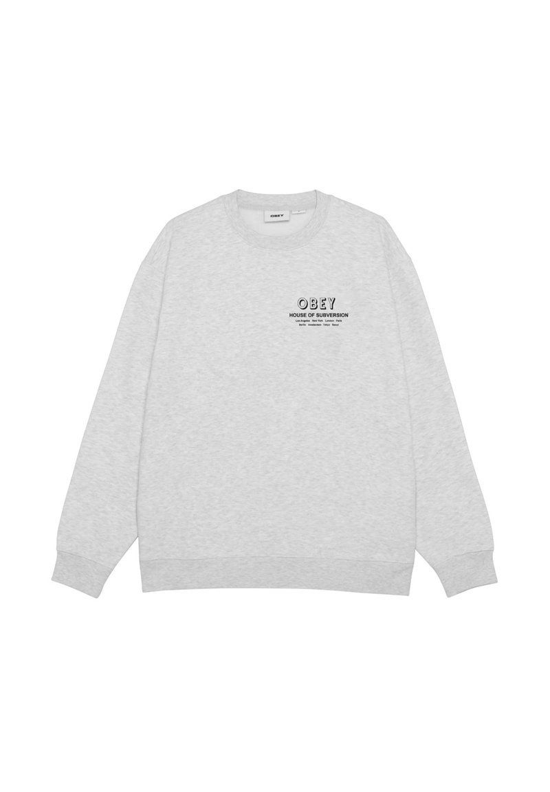 Felpa grigia realizzata in morbido tessuto, con collo tondo, maniche lunghe e un design testuale stampato sulla parte sinistra del petto.