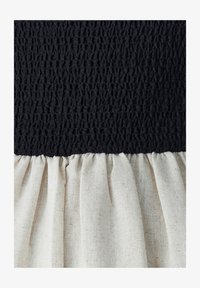 Vybrané, black and natural