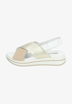 Sandalo incrociato in pelle beige, dorata e bianca con suola bianca imbottita. Caratterizzato da cinturino regolabile e dettagli testurizzati.