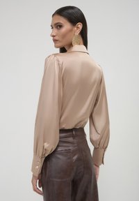 Calliope IN SIMIL - Camicetta - beige