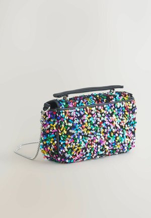 Krāsains sekvīru soma ar melnu pamatu, taisnstūra forma, augšējais rokturis un ķēdes siksna. Tekstūru, spīdīga virsma ar dzīvīgām krāsām.