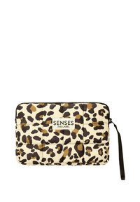 Quilted laptop sleeve in beige with a leopard print pattern. Features a black zipper and a detachable wrist strap. Brand label: SENSES.