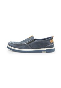 Pantofii slip-on din suede albastru, cu cusături albe, accent piersică pe toc și talpă din cauciuc texturat. Vârful rotunjit și designul cu profil jos.