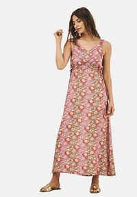 Vestido maxi con un patrón floral en tonos de rosa, marrón y crema. Hecho de una tela ligera con un corsé ajustado y una falda fluida.