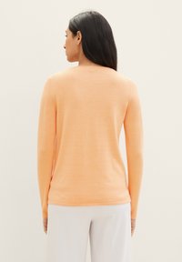 TOM TAILOR BASIC V-NECK - Džemperis - light coral
