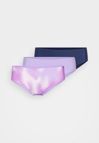 Kolm paari naiste aluspesu. Värvid: tume merevägi, ühtlane lavendel ja kergelt lavendliga roosa gradient pilvemustriga.