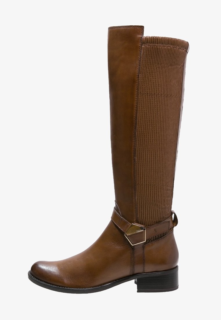 Botte haute jusqu'au genou en cuir marron avec panneau arrière élastique côtelé, sangle décorative et boucle dorée sur talon bloc bas.