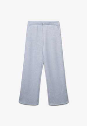 Szare dresy z szerokimi nogawkami, wykonane z miękkiego, teksturowanego materiału. Posiadają boczne kieszenie oraz mały kokardkowy akcent w talii.