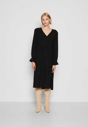 Pieces PCJOURNI HEART WRAP MIDI DRESS - Hverdagskjole - black