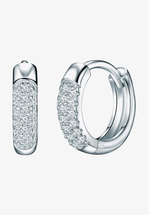 Pendientes de aro de plata con una superficie texturizada y una fila de pequeñas piedras transparentes engastadas en la parte frontal para un toque de brillo adicional.