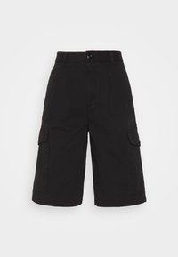 Shorts cargo noirs en coton avec une coupe droite, dotés de deux poches latérales et d'une fermeture à bouton à la taille.