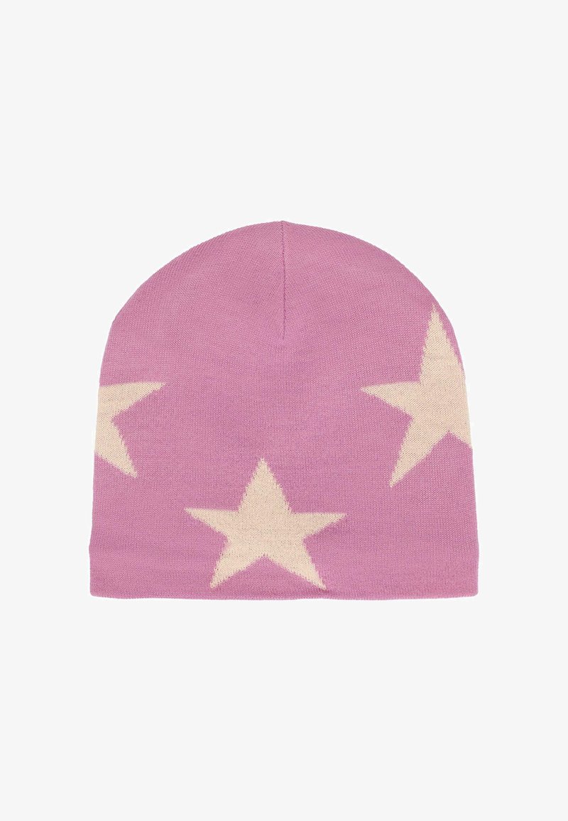 Berretto lavorato a maglia rosa con motivi a stella color crema. Il cappello ha una consistenza morbida e una forma classica e scivolata.
