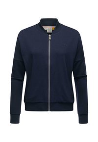 Námornícky modrá bomber bunda na zips vyrobená z jemnej tkaniny, s rebrovaným golierom a manžetami, s malým vyšitým logom na hrudi.
