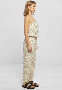 Urban Classics BANDEAU - Overal - softseagrassflower