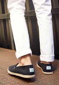 TOMS ALPARGATA - Alpercatas - black